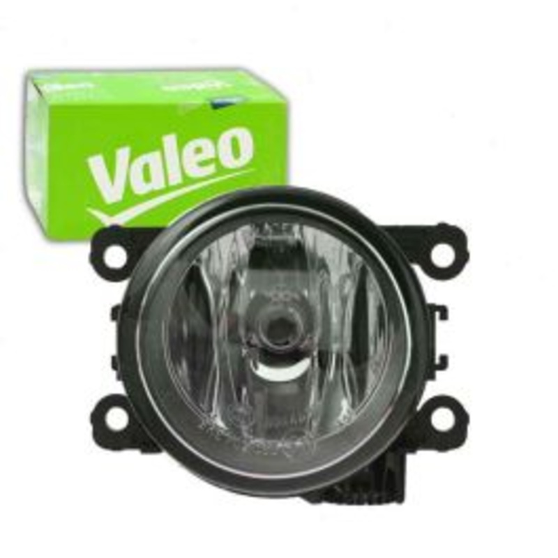 Valeo Right Fog Light for 2007-2009 Mitsubishi Outlander 2.4L 3.0L L4 V6